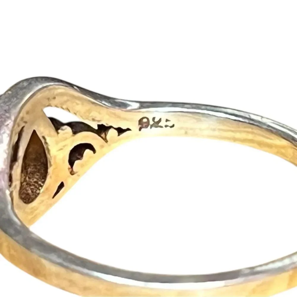 925 Sterling Silver this elegant